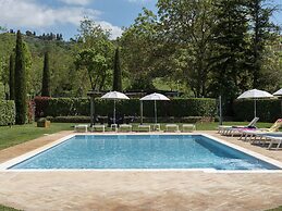 Cottage in Tuscany With Pool & Olive Groves