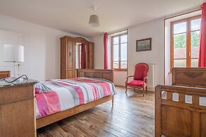 Vintage Holiday Home in Nouart
