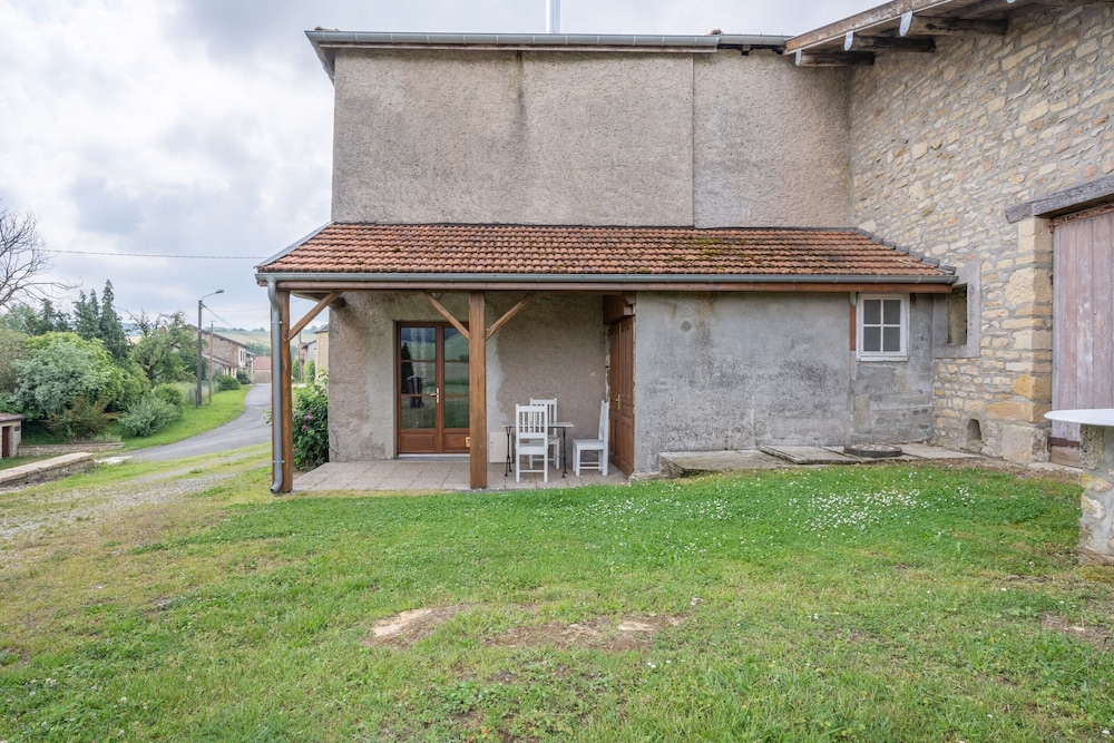 Vintage Holiday Home in Nouart