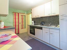 Waxweiler Flat Near City Center