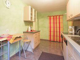 Waxweiler Flat Near City Center
