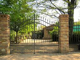 Tuscan Charm: Frassini Cottage