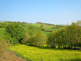 Tuscan Charm: Frassini Cottage