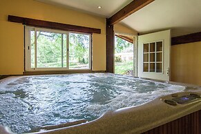 Cottage in Bourgnac With Whirlpool
