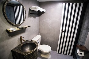 Hexing Hotel