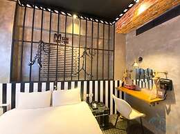 Hexing Hotel