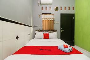 RedDoorz Syariah near Ciledug Station
