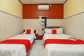RedDoorz Syariah near Ciledug Station