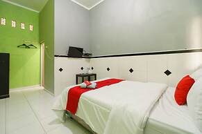 RedDoorz Syariah near Ciledug Station
