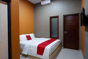 RedDoorz Syariah near Stasiun Tegal