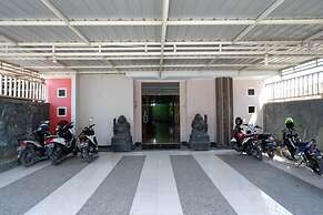 RedDoorz near GOR Wisanggeni