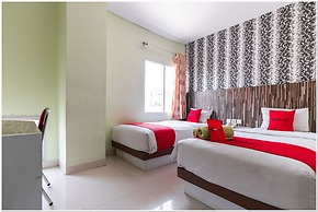 RedDoorz Plus @ Hertasning Area