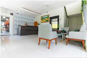 RedDoorz Plus @ Hertasning Area