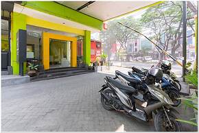 RedDoorz Plus @ Hertasning Area