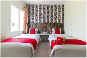 RedDoorz Plus @ Hertasning Area