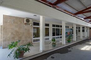 RedDoorz Plus @ Alam Raya Hotel