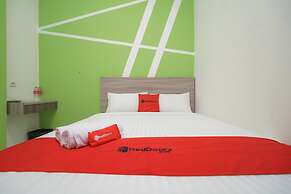 RedDoorz Plus near UIN Raden Fatah Palembang