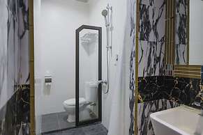 RedDoorz Plus near Pantai Coastarina 2