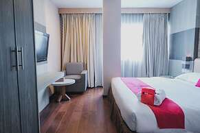 RedDoorz Plus near Pantai Coastarina 2