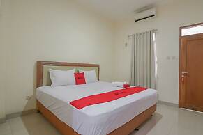 RedDoorz near IPDN 2