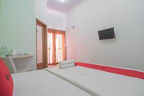 RedDoorz Plus near Alun Alun Kuningan