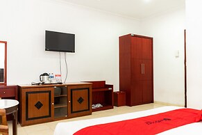 RedDoorz Plus Syariah near Java Supermall Semarang 2