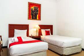 RedDoorz Plus Syariah near Java Supermall Semarang 2