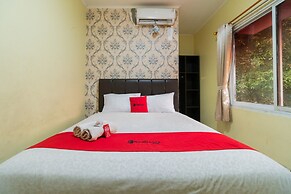 RedDoorz near Tomang 2