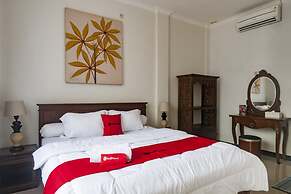 RedDoorz Syariah Plus near Trans Studio Cibubur