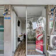 RedDoorz Apartment @ Green Bay Pluit