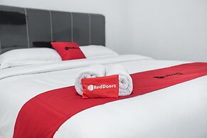 RedDoorz Plus near Thamrin Plaza Medan