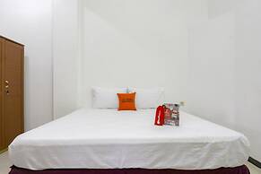 RedDoorz near Widya Mandala University