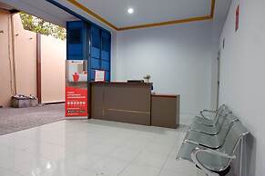 RedDoorz near GOR Satria 3