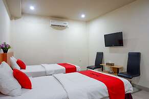 RedDoorz Plus @ Cameloan Hotel Palu
