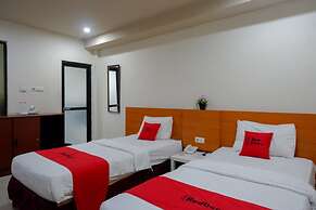 RedDoorz Plus @ Cameloan Hotel Palu