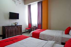 RedDoorz Plus @ Cameloan Hotel Palu