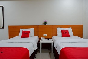 RedDoorz Plus @ Cameloan Hotel Palu