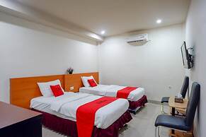 RedDoorz Plus @ Cameloan Hotel Palu