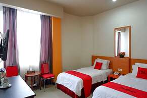 RedDoorz Plus @ Cameloan Hotel Palu