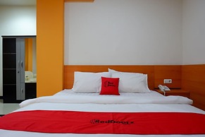 RedDoorz Plus @ Cameloan Hotel Palu