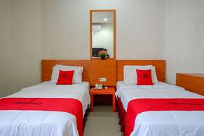 RedDoorz Plus @ Cameloan Hotel Palu