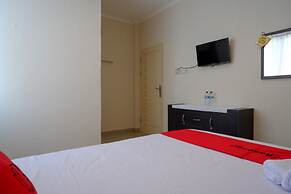 RedDoorz near Millenium Waterpark Palu