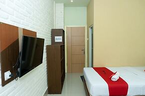 RedDoorz near Alun Alun Madiun