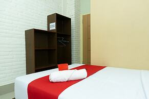 RedDoorz near Alun Alun Madiun