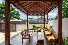 RedDoorz Syariah near Exit Toll Banyumanik