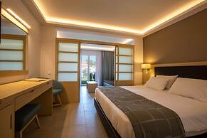 Paleros Beach Resort