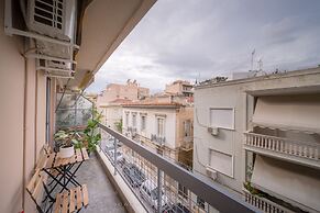 Brand new apartment touching Acropolis