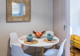 Brand new apartment touching Acropolis