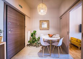 Brand new apartment touching Acropolis