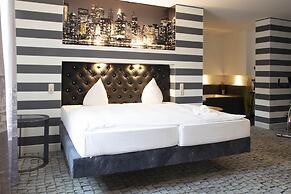 SL'otel im Parforcehaus